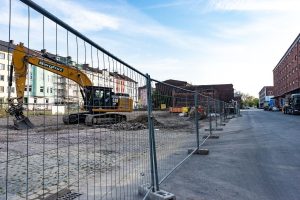 Bouwhekken op een bouwplaats zorgen voor veiligheid en duidelijke afbakening van werkzones